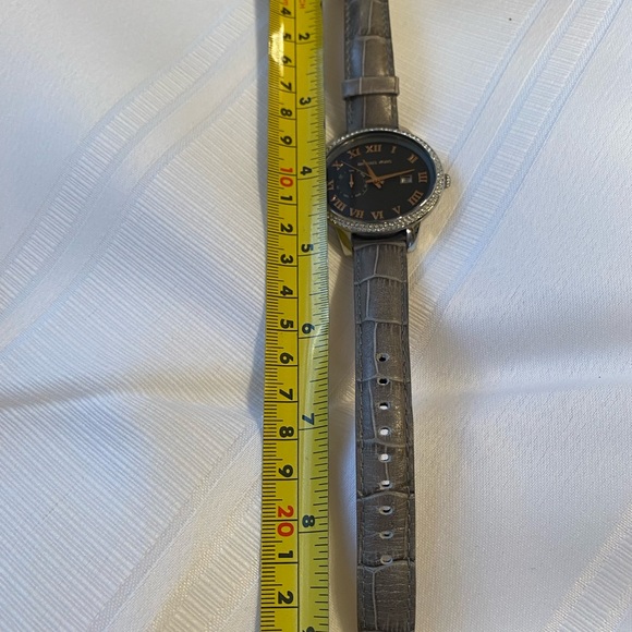 MICHAELKors Whitley Grey Dial Grey Leather Ladies Watch MK2427 - Picture 13 of 16